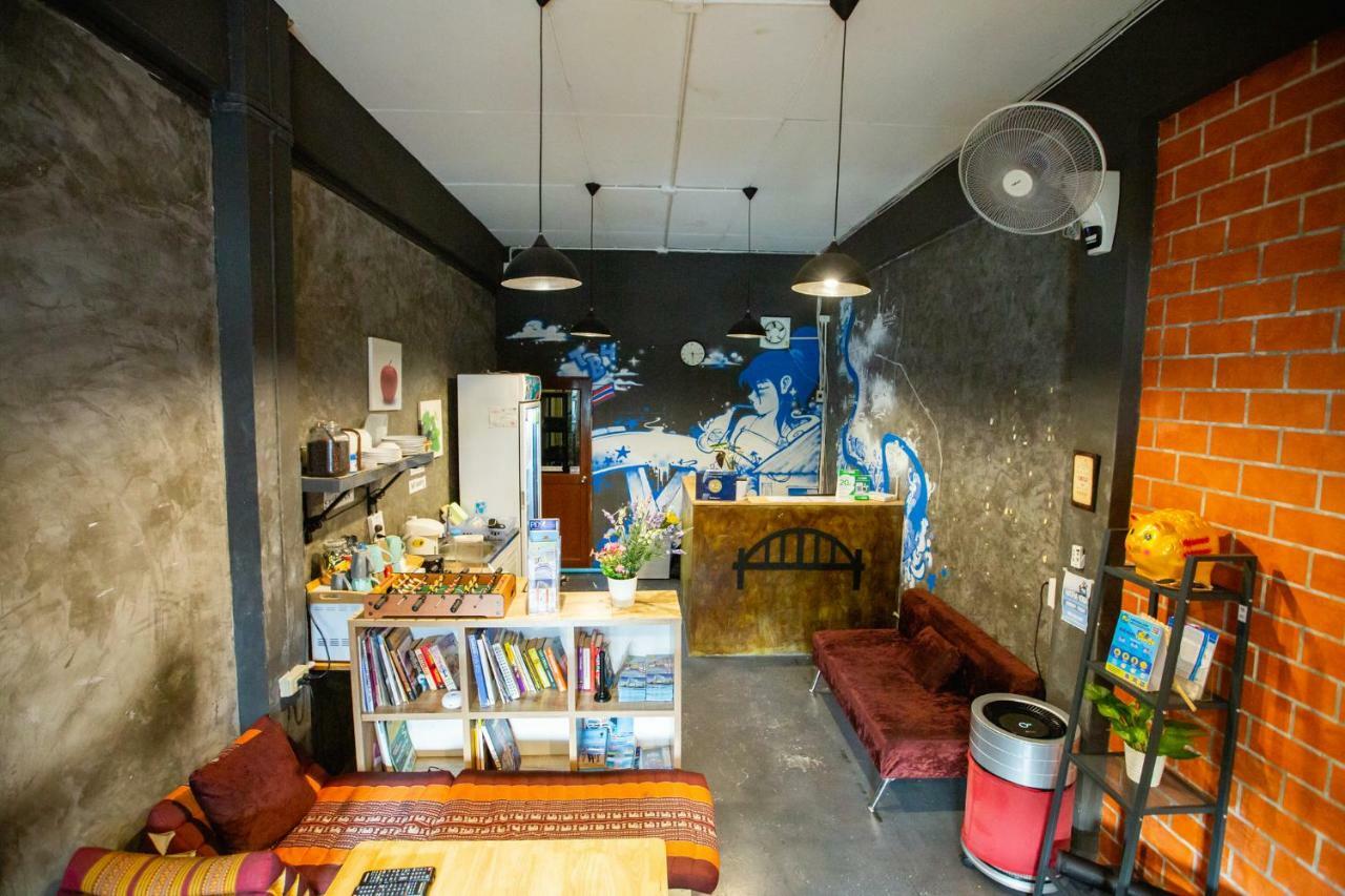 The Bridge Hostel Bangkok Exterior foto