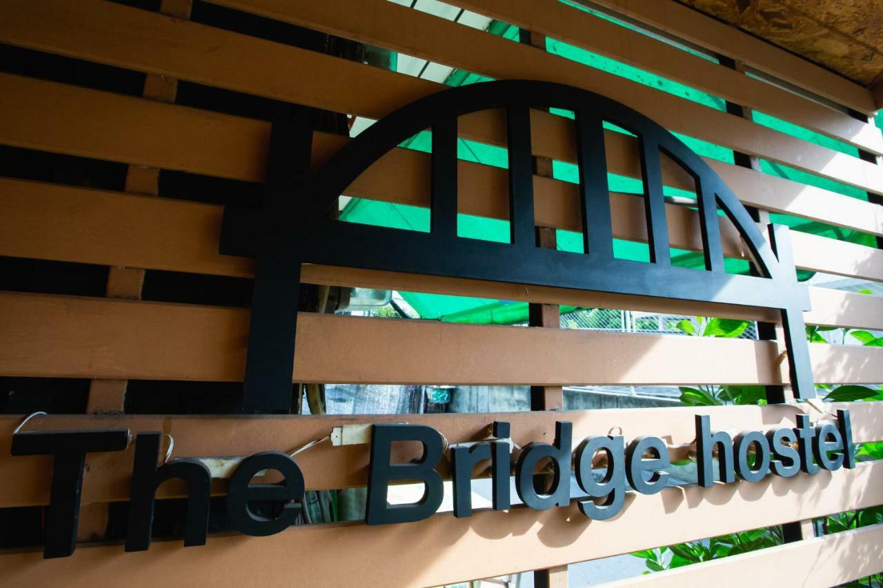 The Bridge Hostel Bangkok Exterior foto