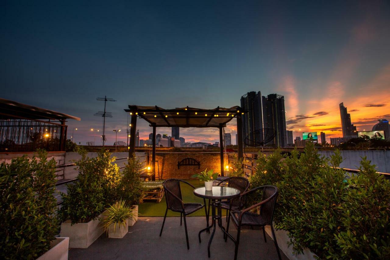 The Bridge Hostel Bangkok Exterior foto