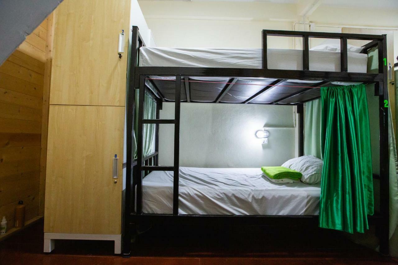 The Bridge Hostel Bangkok Exterior foto