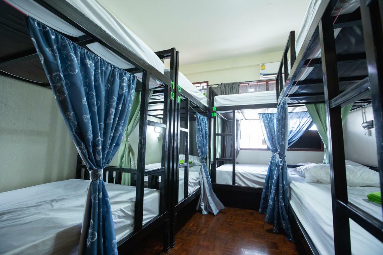 The Bridge Hostel Bangkok Exterior foto