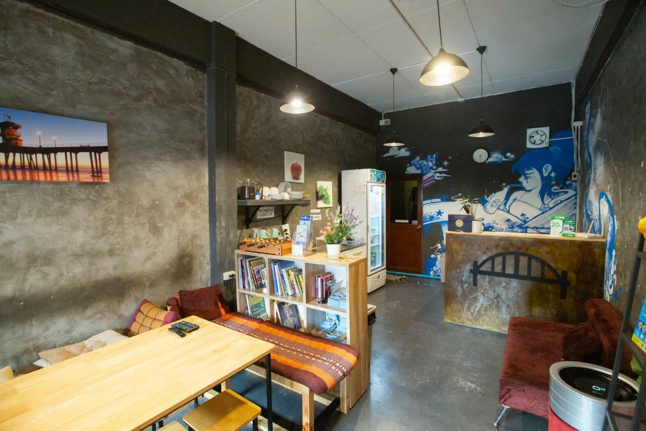 The Bridge Hostel Bangkok Exterior foto