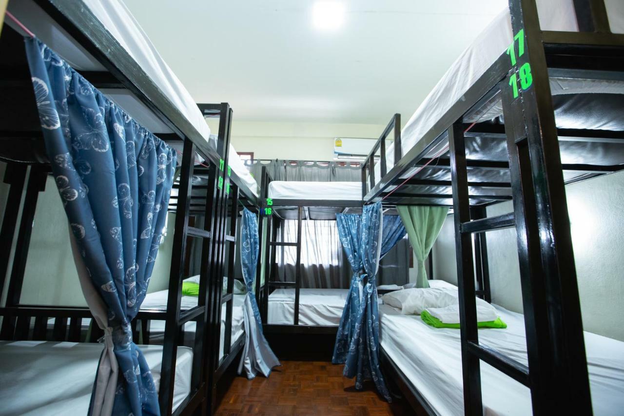 The Bridge Hostel Bangkok Exterior foto