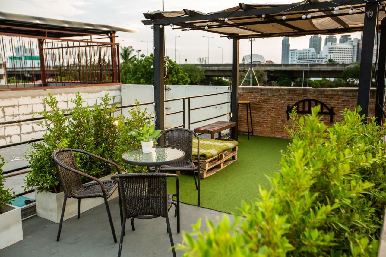 The Bridge Hostel Bangkok Exterior foto