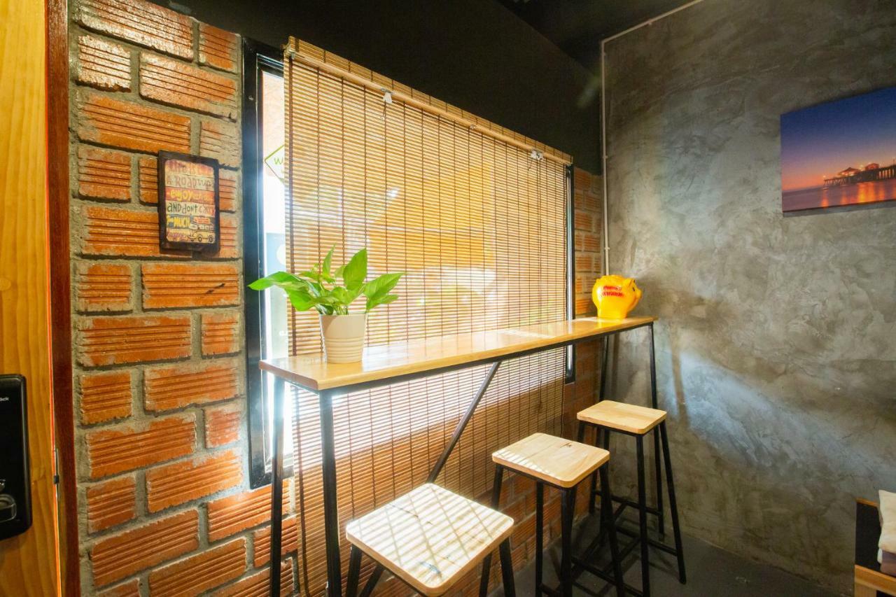 The Bridge Hostel Bangkok Exterior foto