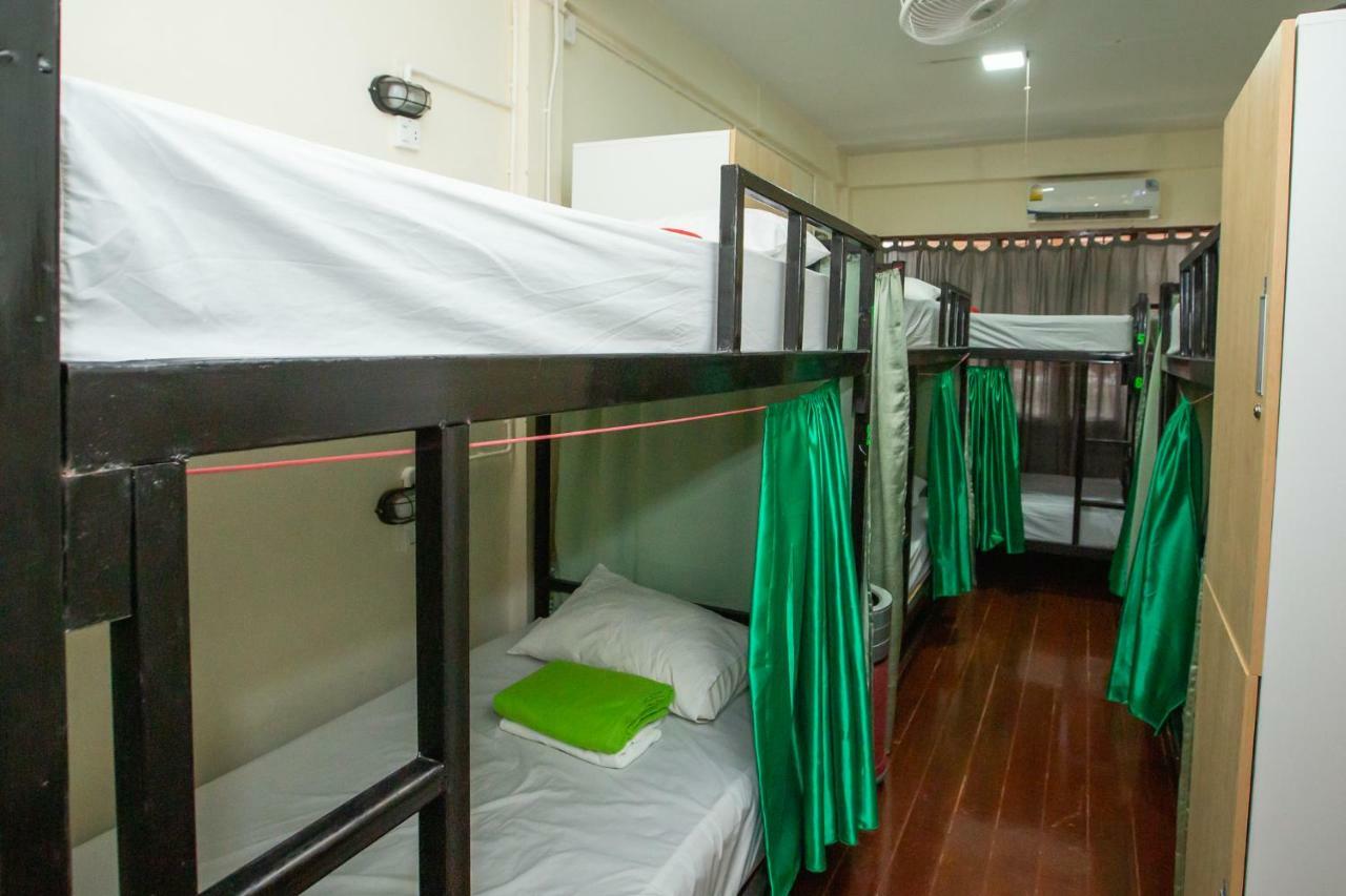 The Bridge Hostel Bangkok Exterior foto
